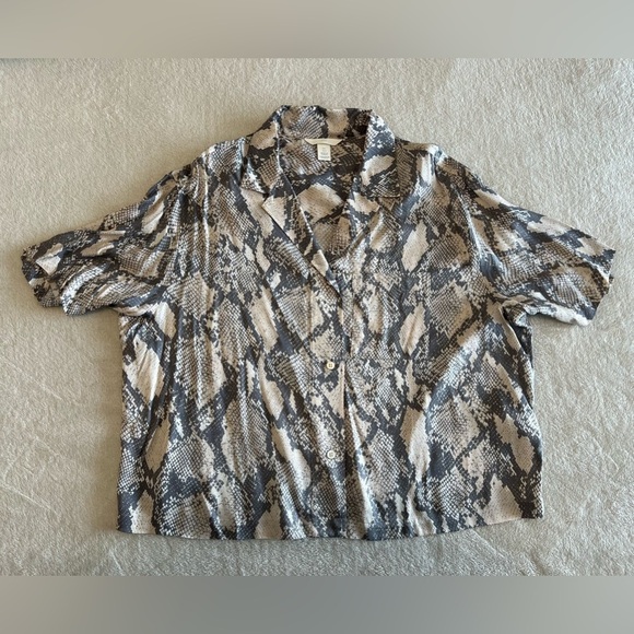 Voluminous Resort Button Down Shirt - Picture 5 of 7